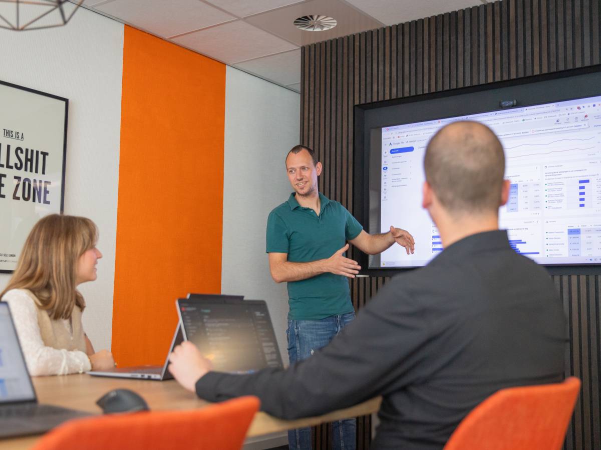 LR marketeers bespreken online resultaten